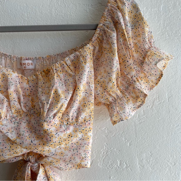 Cropped Floral Short-Sleeve Crossover Wrap Top - Picture 3 of 9